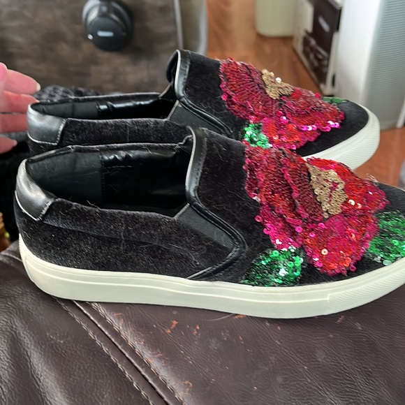 Steve Madden Women’s 3D Sequinned Black Velvety Upper Slip On Shoes Sz 6.  New! - Picture 2 of 5